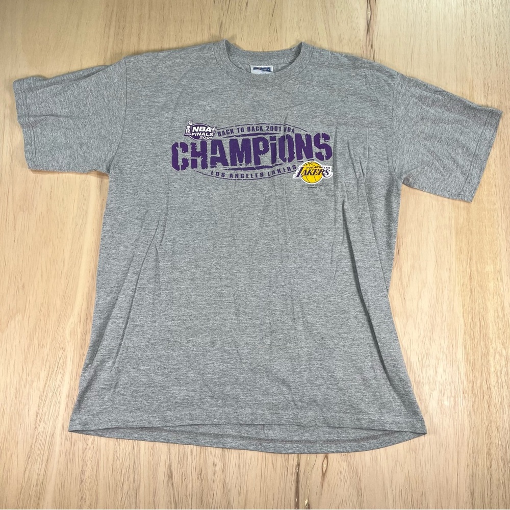 Los Angeles Lakers Back to Back Champions T Shirt Y2K Kobe NBA Finals 2001